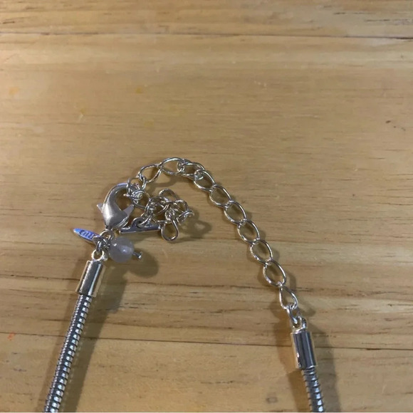 Avon silvertone charm necklace 19” length 5 charms adjustable length - Picture 4 of 4